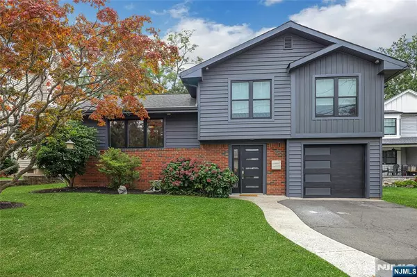 30 Woodside AVE, Hasbrouck Heights, NJ 07604