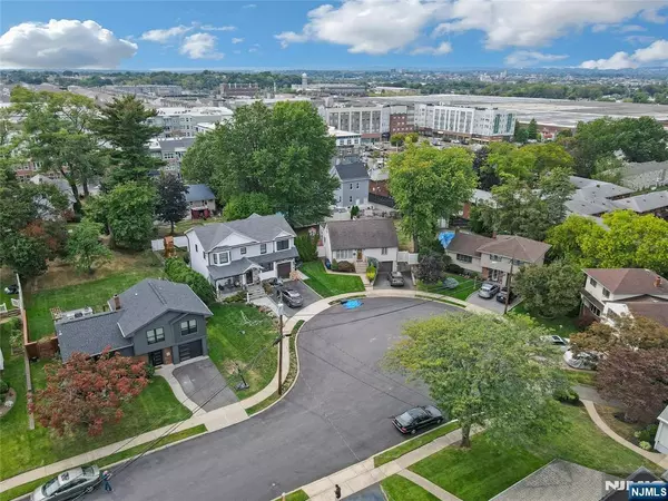 Hasbrouck Heights, NJ 07604,30 Woodside AVE