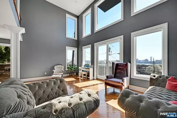 Edgewater, NJ 07020,3 Oakdene TER #3