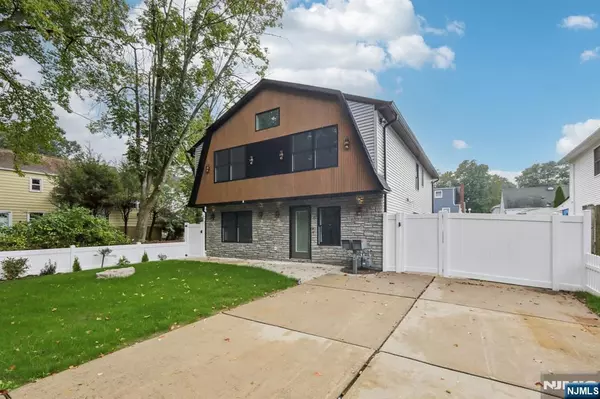 Bergenfield, NJ 07621,14 Redwood ST