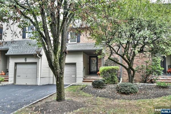 17 Allison CT, Allendale, NJ 07401