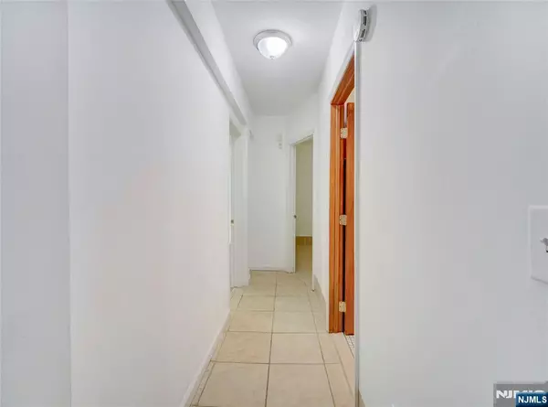 Orange, NJ 07050,433 Lincoln AVE #C002G