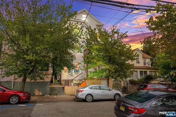 Paterson, NJ 07522,13 Garrison ST