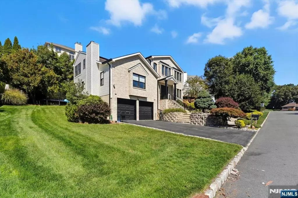 Totowa, NJ 07512,41 Stirling TER