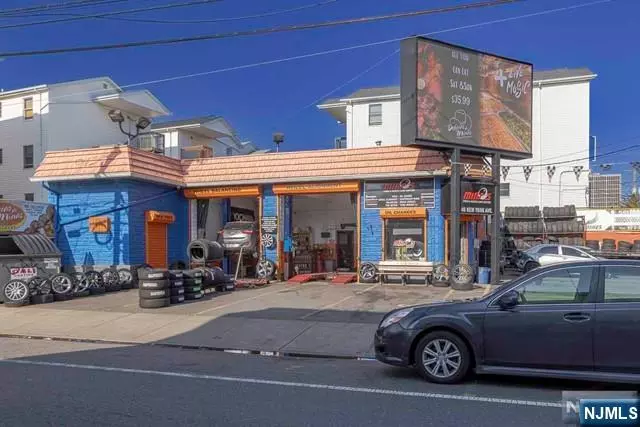 44 New York AVE, Newark, NJ 07105