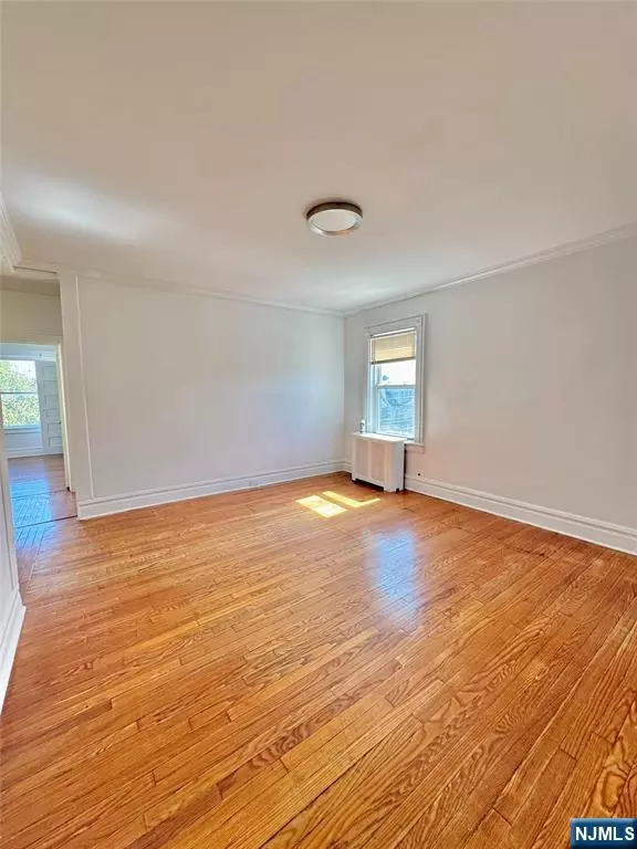 Kearny, NJ 07032,323 Devon ST