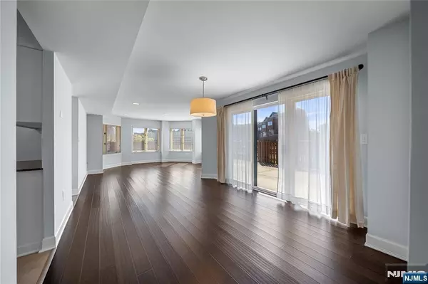 Edgewater, NJ 07020,301 Ellery CT