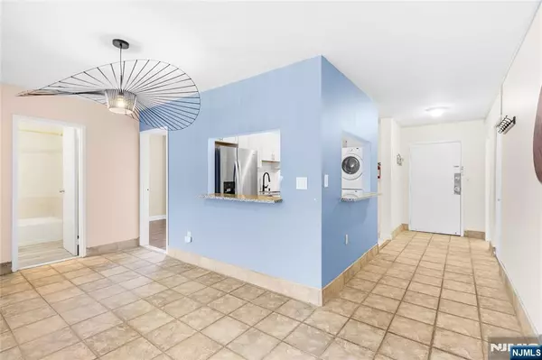 Hackensack, NJ 07601,10 Orchard ST #3E