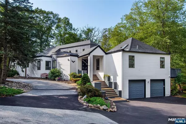 4 Springwood TER, Kinnelon Borough, NJ 07405