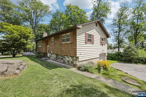 Vernon, NJ 07422,150 Highland Lakes RD