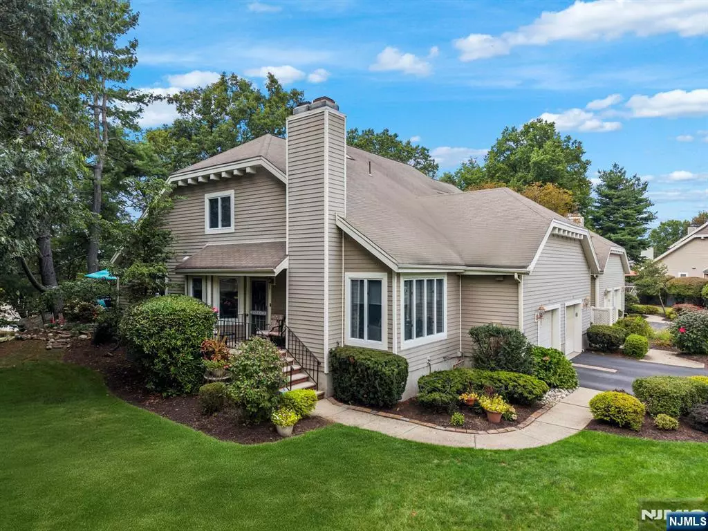 Wayne, NJ 07470,32 Greenup CT