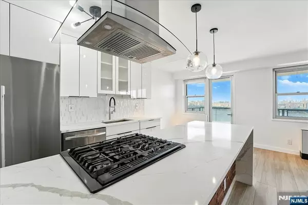 6600 JFK Blvd E #15B, West New York, NJ 07093