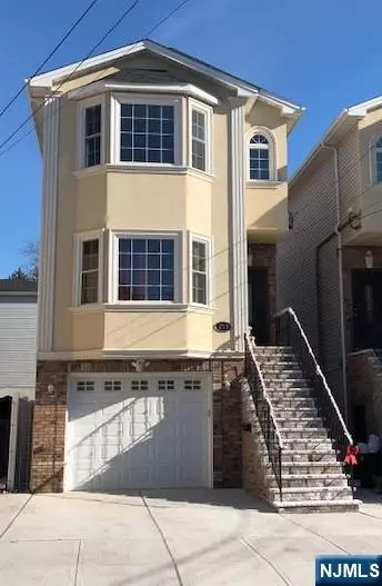 Harrison, NJ 07029,211 N 3rd ST #2