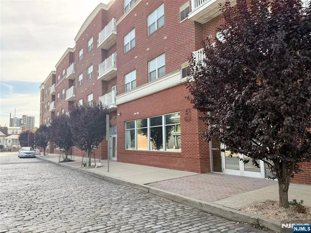 Newark, NJ 07107,902 N 5th #311