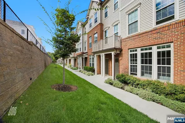 39 Arnold DR, Wood Ridge, NJ 07075