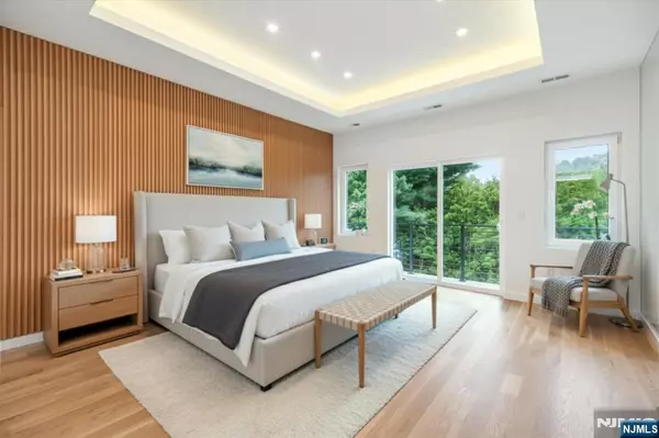 Glen Rock, NJ 07452,145 Midwood RD