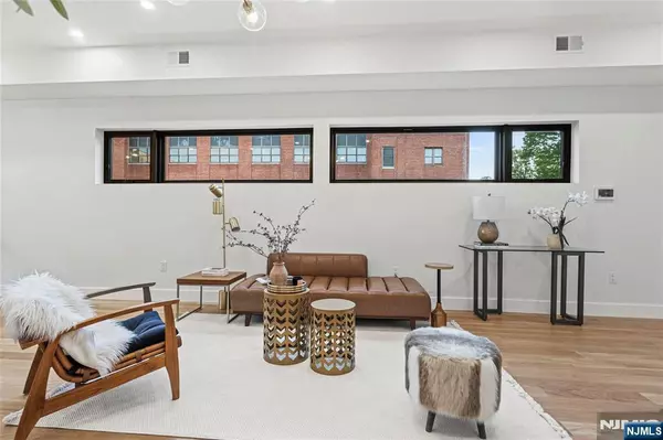 Jersey City, NJ 07307,32 Hancock AVE #3