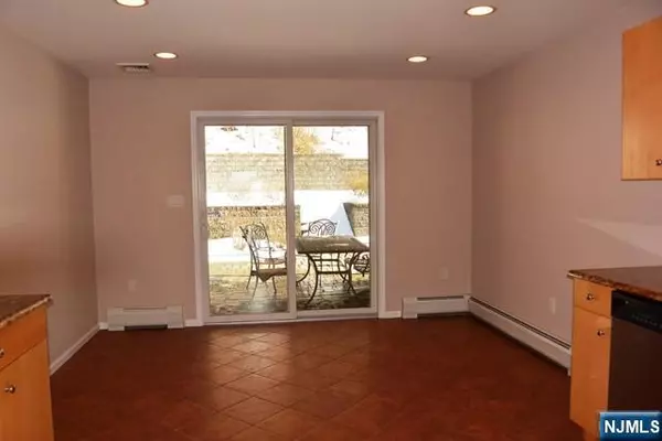 Ridgefield, NJ 07657,440 Oak ST #1