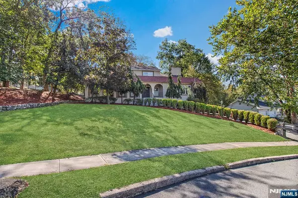 16 Winonah AVE, Wayne, NJ 07470