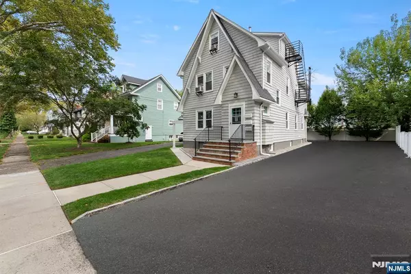 11 Evergreen AVE, Bloomfield, NJ 07003