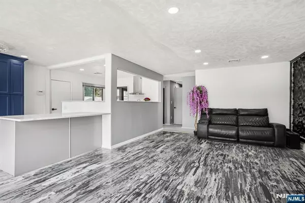 Pompton Lakes, NJ 07442,112 Park PL