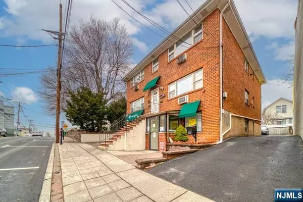 Fort Lee, NJ 07024,527 Main ST #4