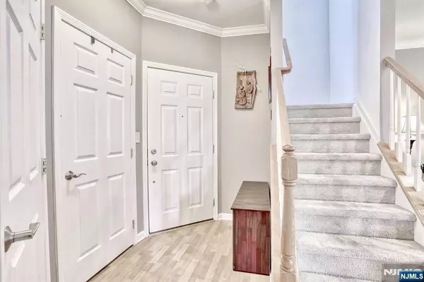 Clifton, NJ 07013,7 Barrister ST #170