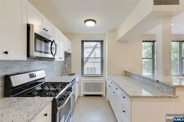 Fort Lee, NJ 07024,100 Central AVE