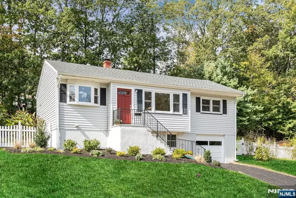 Bloomingdale, NJ 07403,9 Walter DR