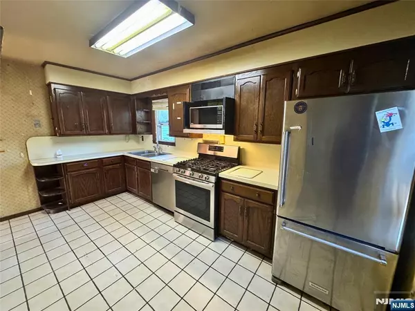 Fair Lawn, NJ 07410,3-03 Pickett PL