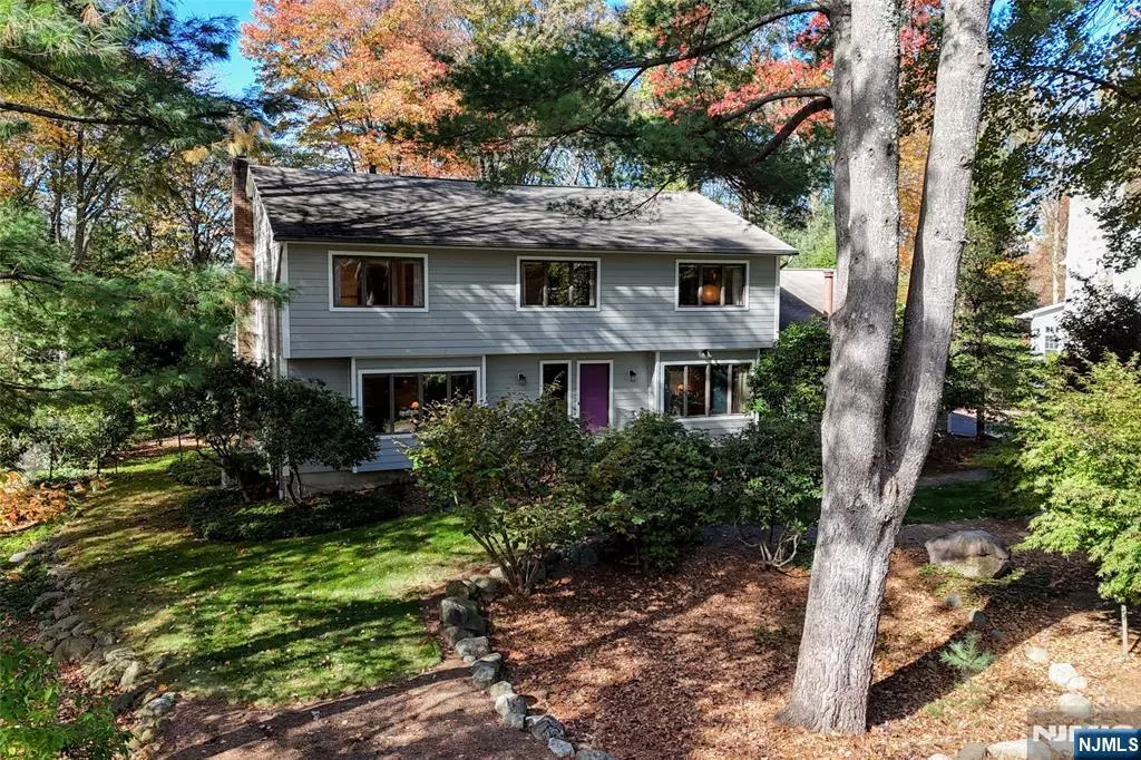 Ramsey, NJ 07446,7 Birchwood LN