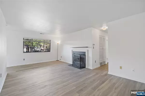 Mahwah, NJ 07430,1006 Thoreau CT #Bldg 10