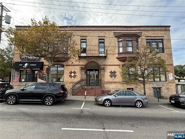 Union City, NJ 07087,2913 Jeannette ST