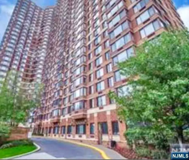 Fort Lee, NJ 07024,100 Old Palisade RD #2613