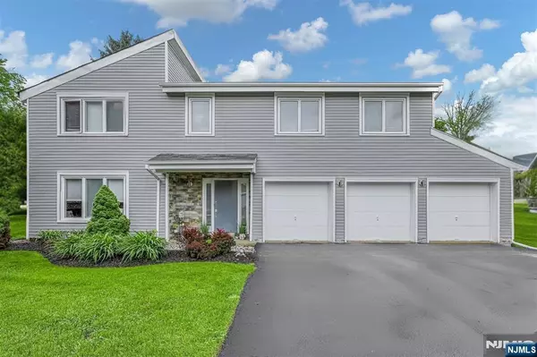 19 Holyoke RD, Wayne, NJ 07470