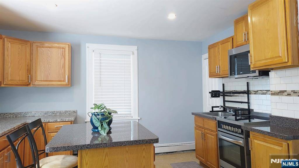 64 Smith AVE, Bergenfield, NJ 07621