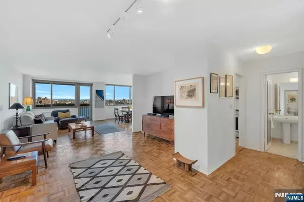 Fort Lee, NJ 07024,1600 Parker AVE #10D