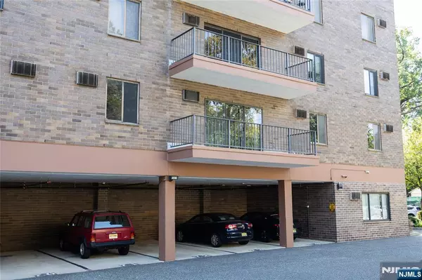 Hackensack, NJ 07601,140 Euclid AVE #1H