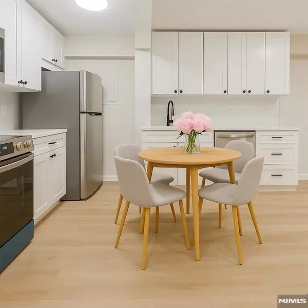 Palisades Park, NJ 07650,333 Grand AVE #1K