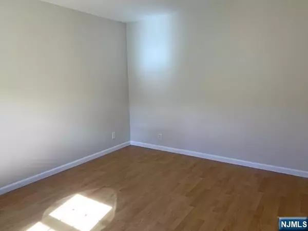 East Rutherford, NJ 07073,68 Cottage PL #2