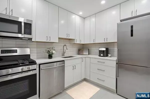 Jersey City, NJ 07310,45 River DR #104