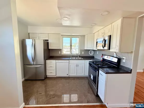 65 King ST, Wallington, NJ 07057