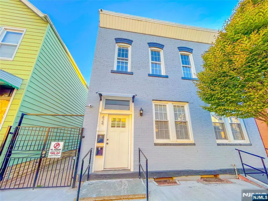 Newark, NJ 07105,424 Walnut ST