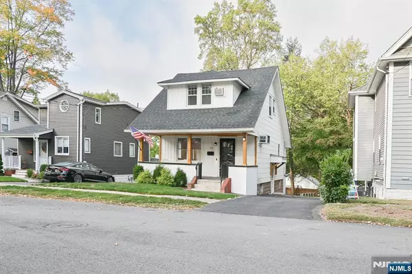 34 Summit PL, Haworth, NJ 07641