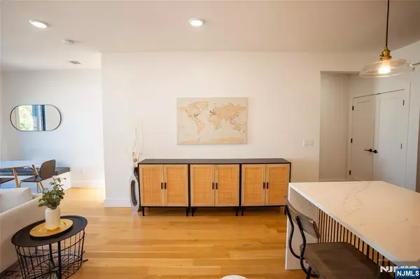 Jersey City, NJ 07307,11 Irving ST #2