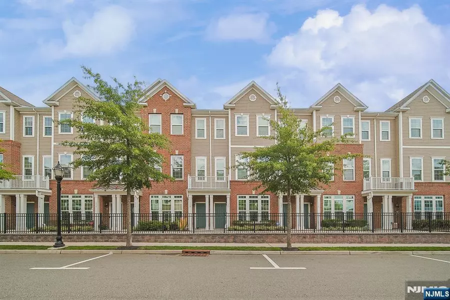 120 Wesmont DR, Wood Ridge, NJ 07075