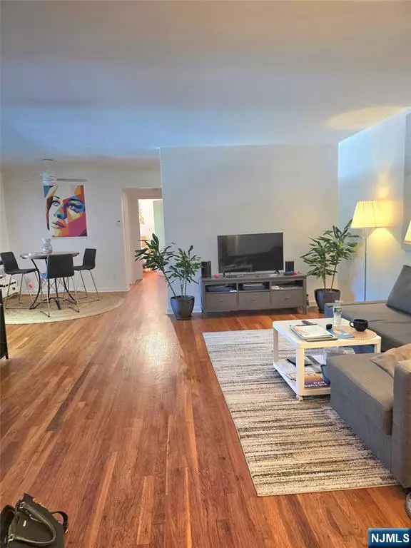 Fort Lee, NJ 07024,1565 Center AVE #4E