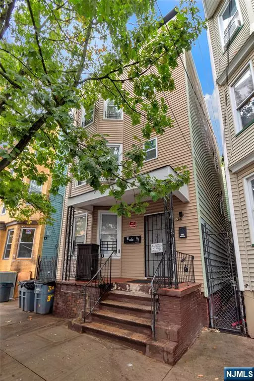 54 3rd ST #3, Newark, NJ 07107