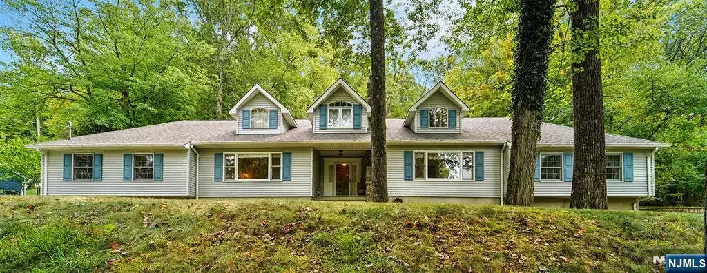 155 Glenside TRL, Byram, NJ 07871