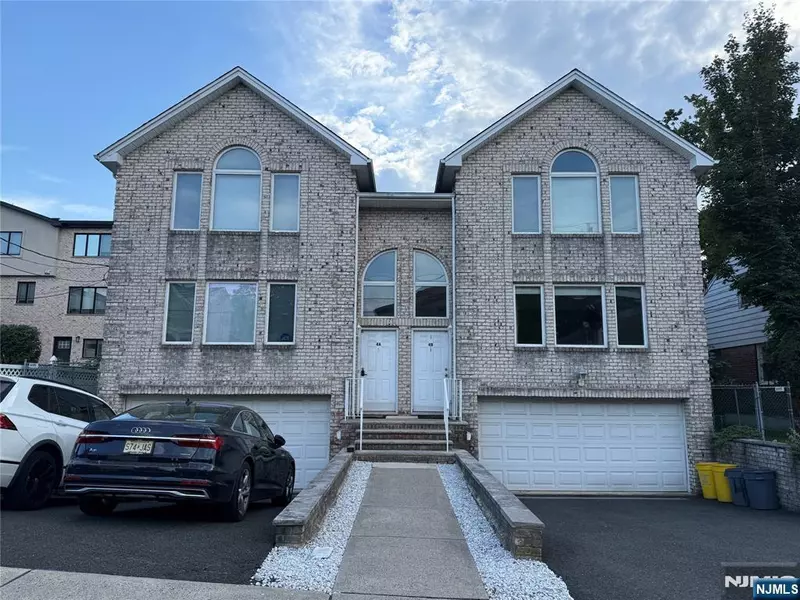 4 Burr PL #B, Palisades Park, NJ 07650